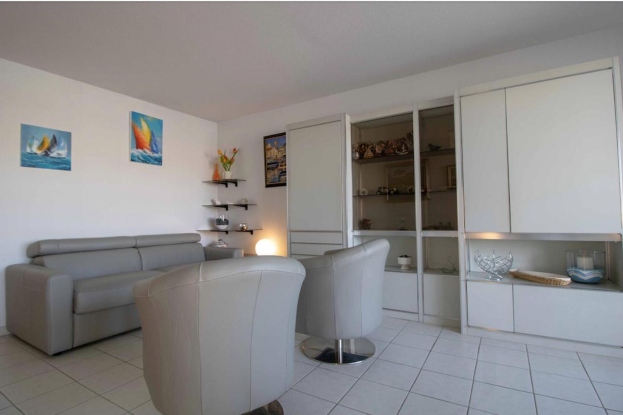 Apartment With Balcony And View On The Port Frejus Exterior photo